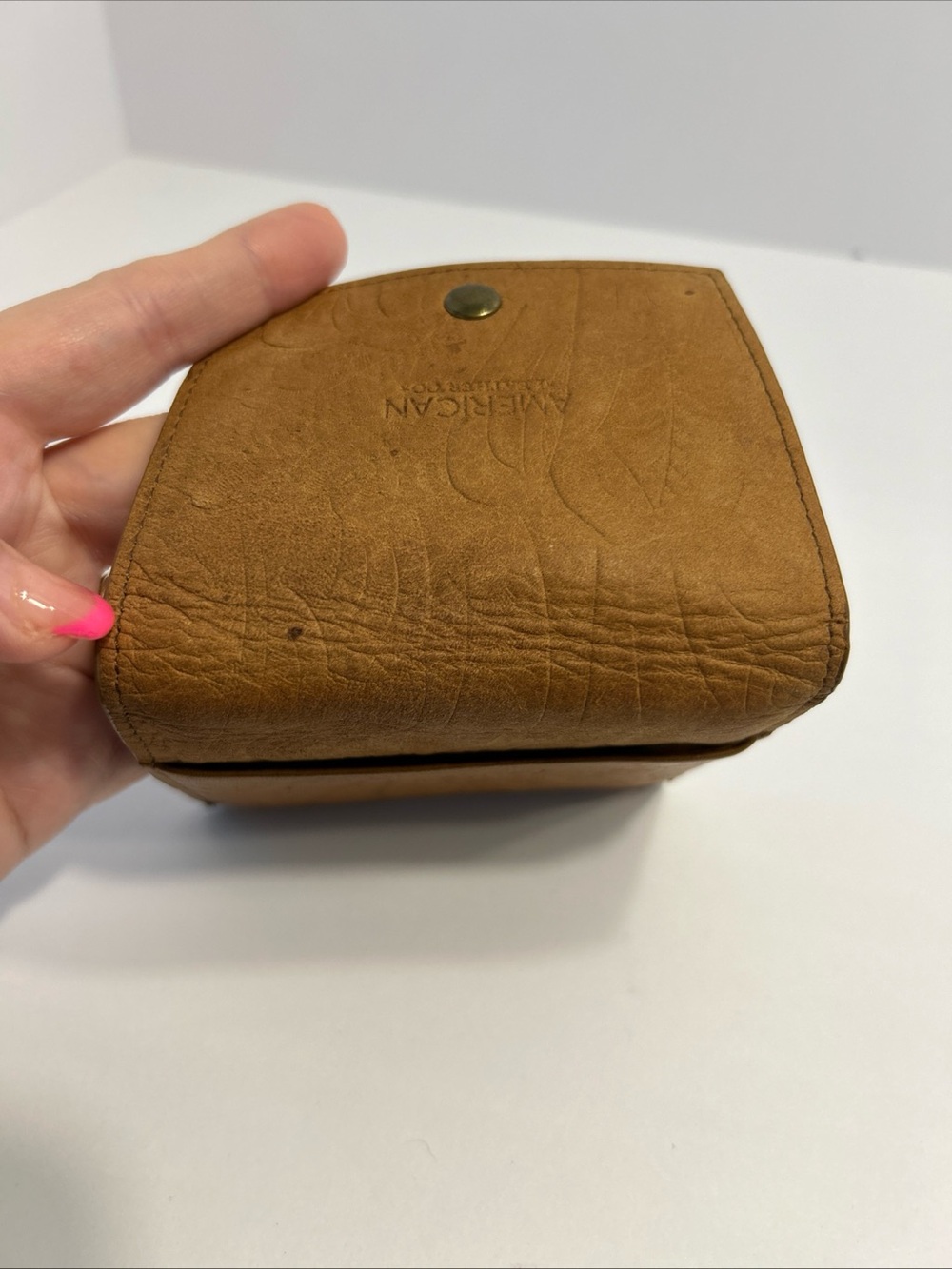 American Leather Co. Veronica Embossed Floral Tan Bifold ID Credit Card Wallet - Picture 4 of 7